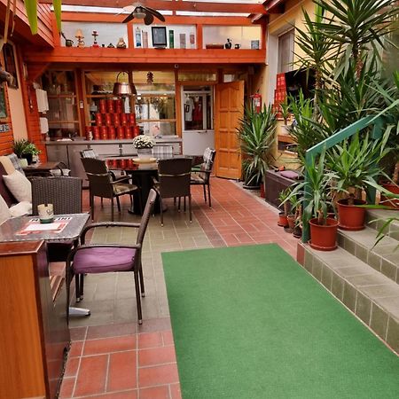 Bed and Breakfast Club Haus 502 Kalocsa Esterno foto