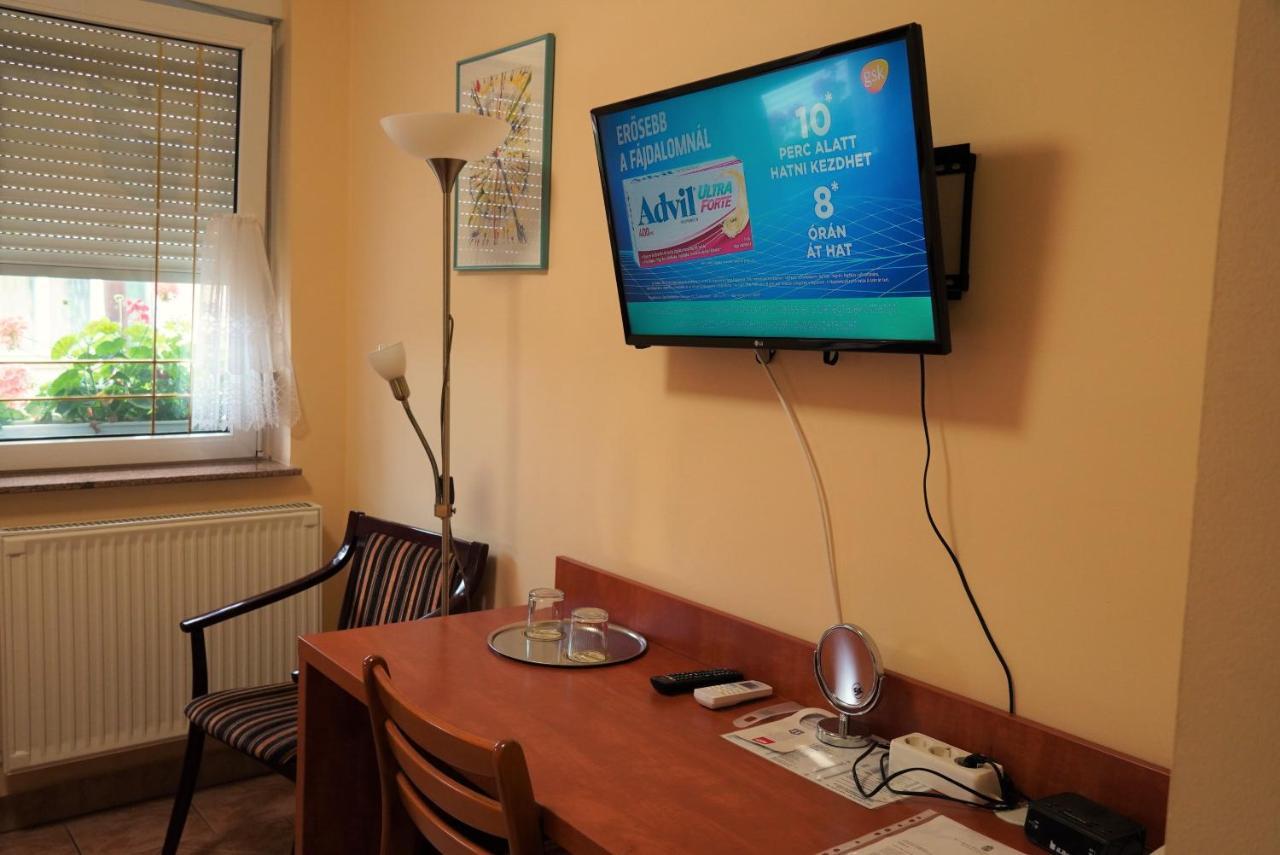 Bed and Breakfast Club Haus 502 Kalocsa Esterno foto