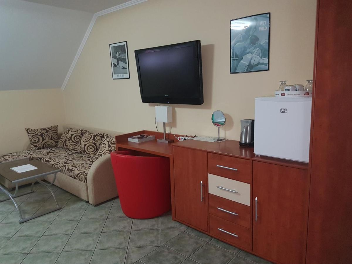 Bed and Breakfast Club Haus 502 Kalocsa Esterno foto