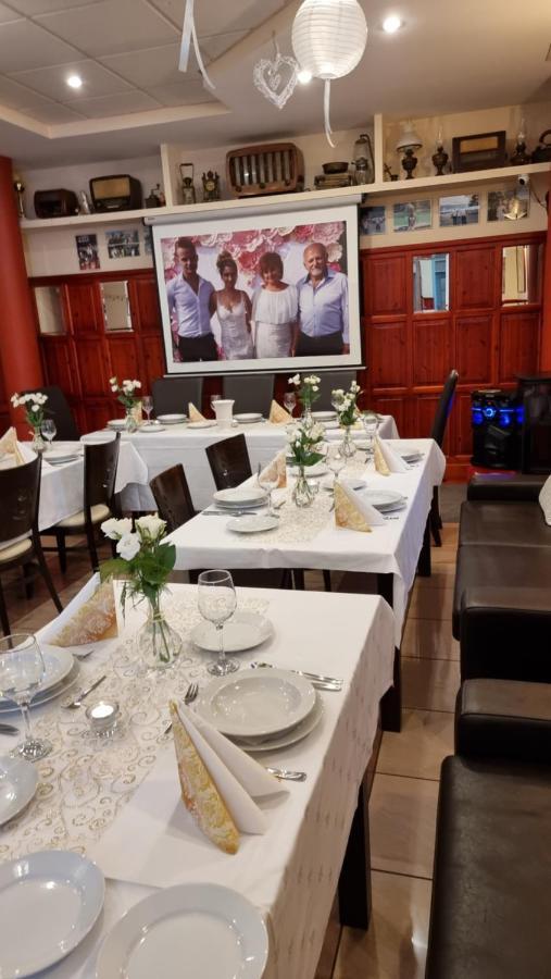Bed and Breakfast Club Haus 502 Kalocsa Esterno foto