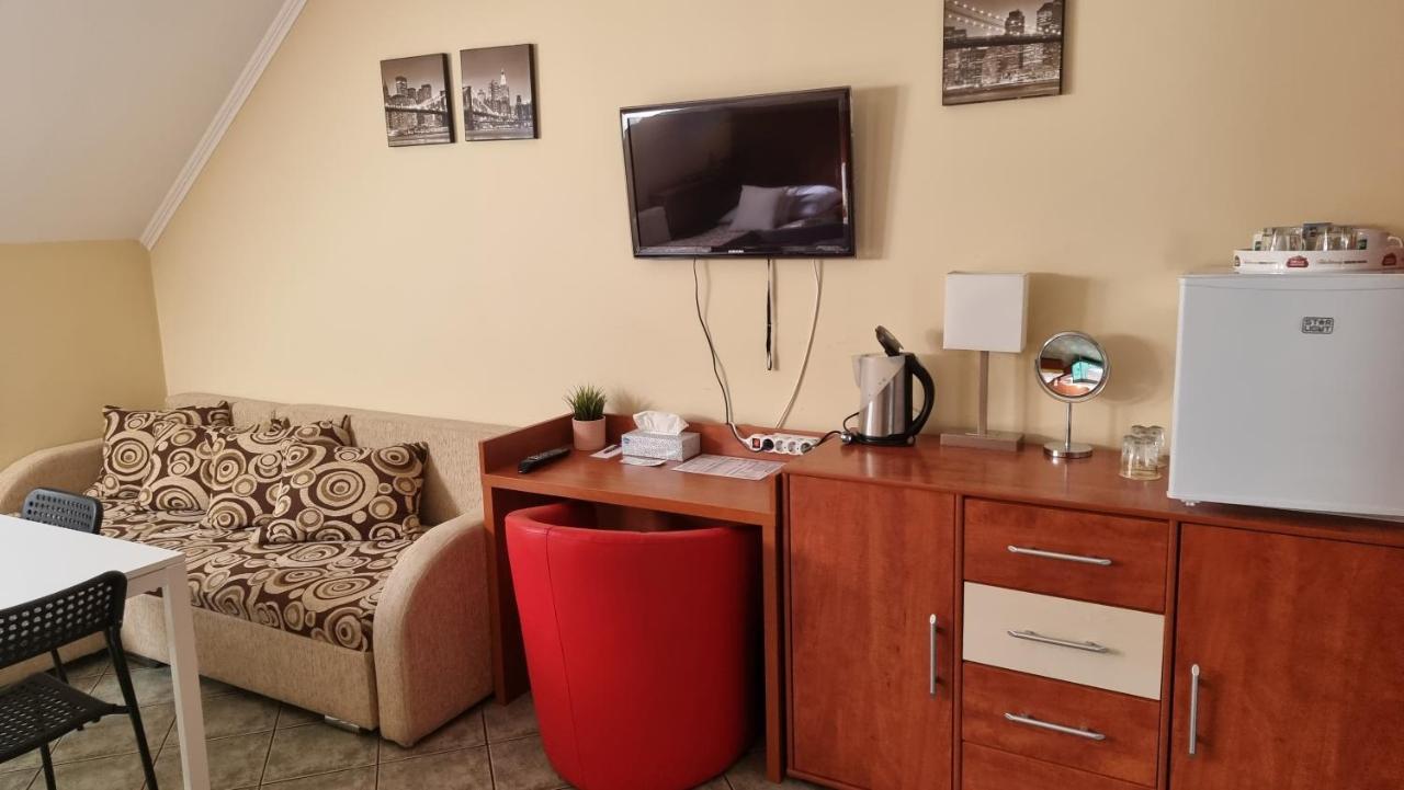 Bed and Breakfast Club Haus 502 Kalocsa Esterno foto